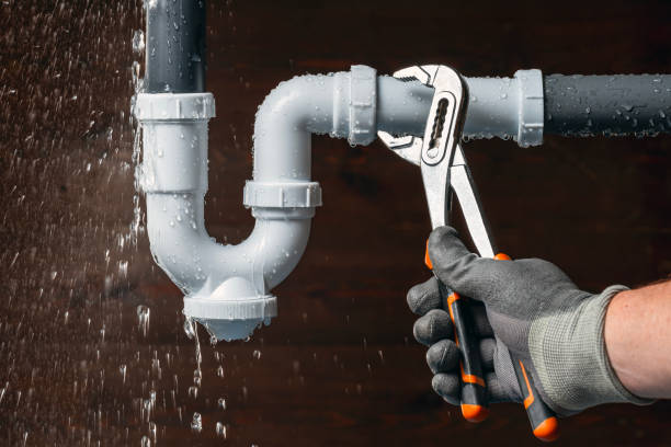 Professional Drain Cleaning technician working in Long Beach, CA